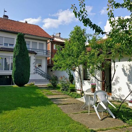 Garden Guesthouse Gjakova Екстериор снимка