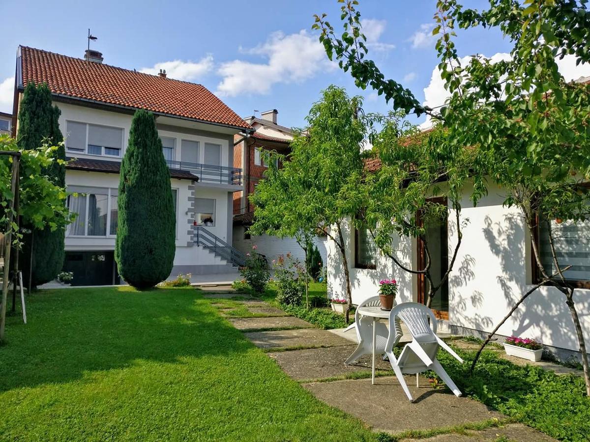 Garden Guesthouse Gjakova Екстериор снимка