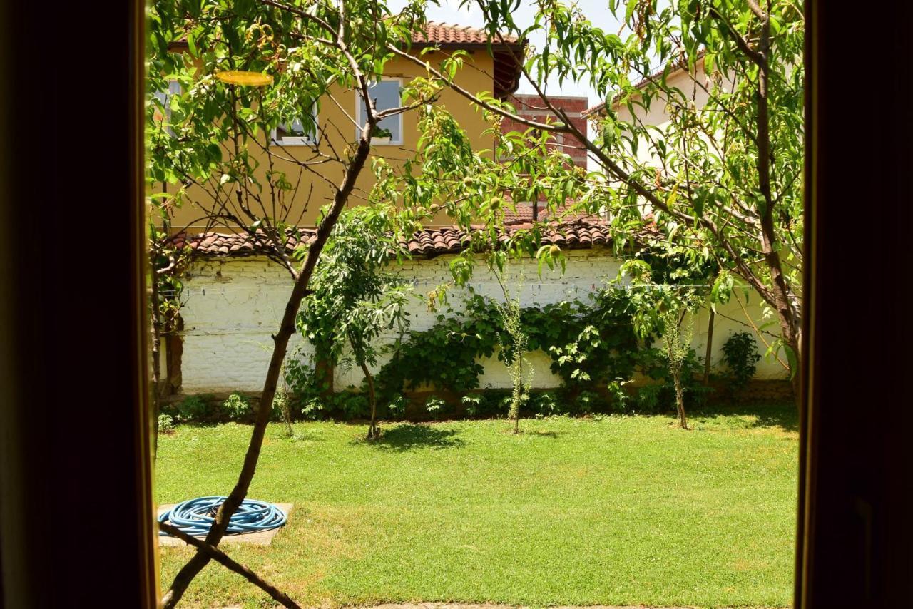 Garden Guesthouse Gjakova Екстериор снимка
